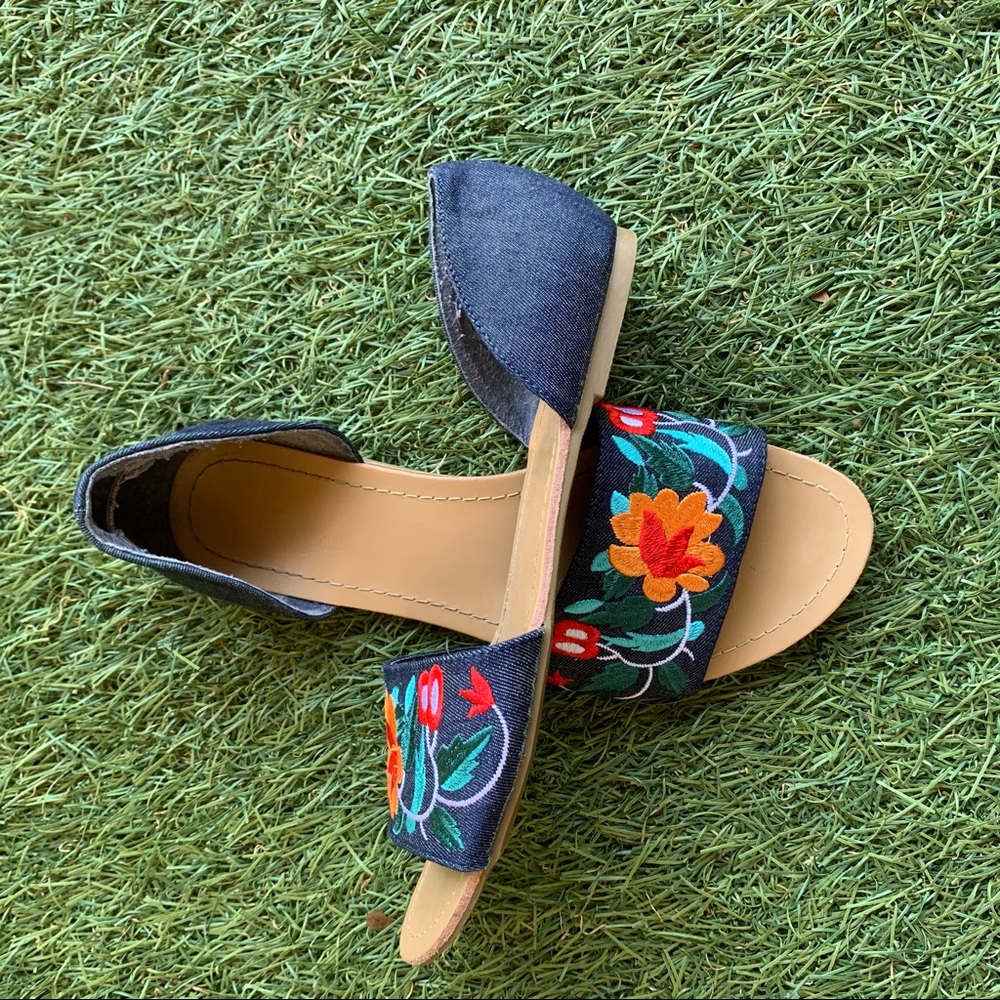 Floral Sandals - Picture 3 of 6